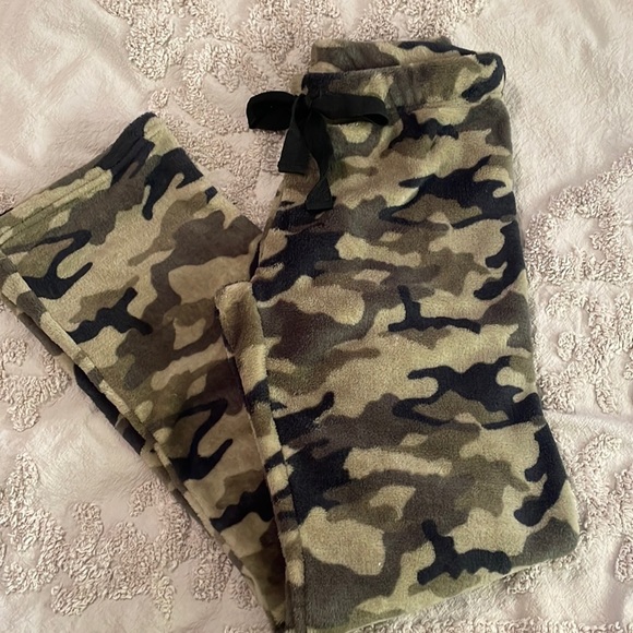 Fleece Camouflage Lounge Bottoms - Picture 7 of 7
